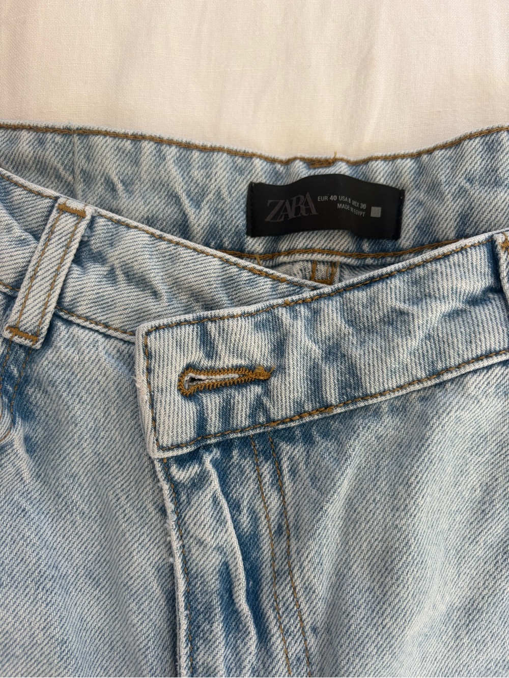 ZARA Light Wash Relaxed women’s Jeans with cross button tie
